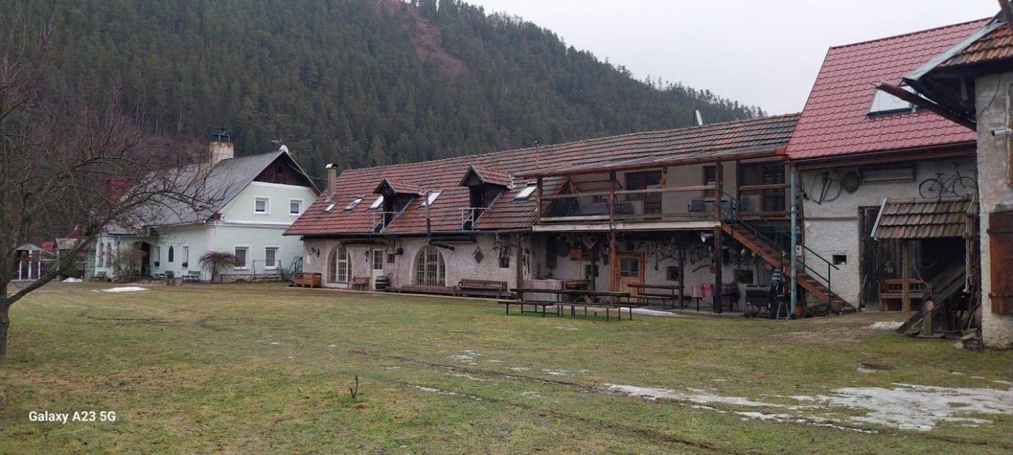 Hotel Zemianska Kúria Vachtár Kralova Lehota Esterno foto