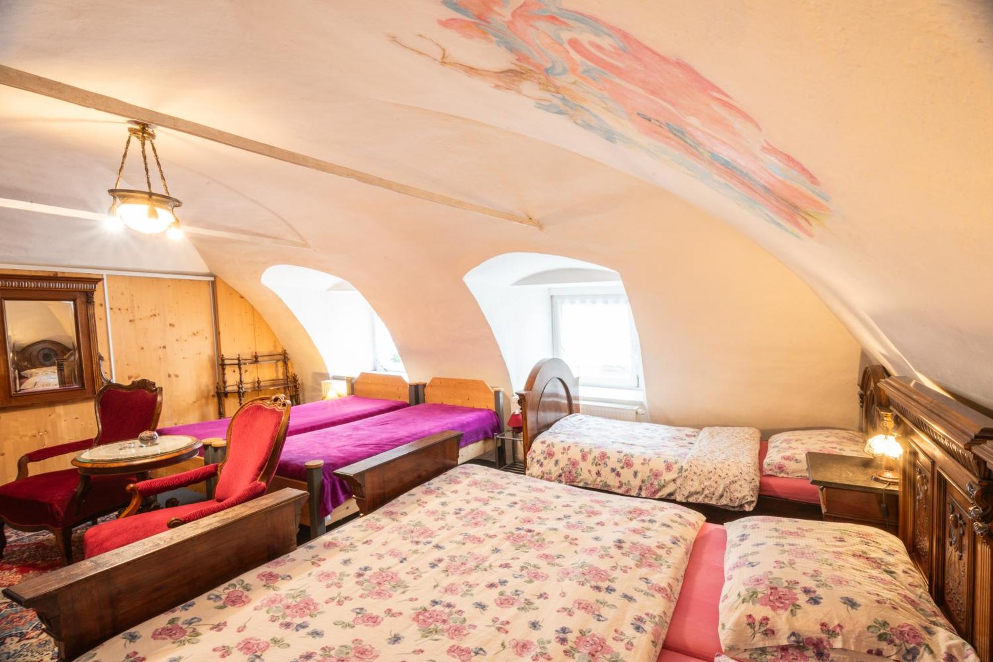 Hotel Zemianska Kúria Vachtár Kralova Lehota Esterno foto