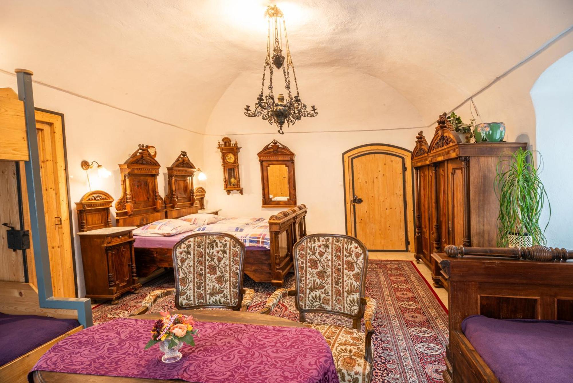 Hotel Zemianska Kúria Vachtár Kralova Lehota Esterno foto